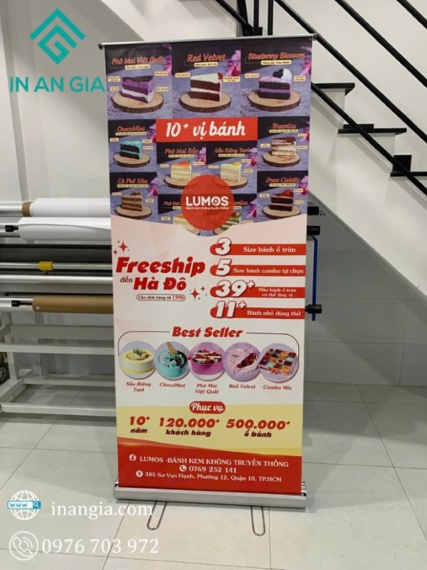Mẫu standee tiệm bánh Lumos quảng cáo chương trình freeship.